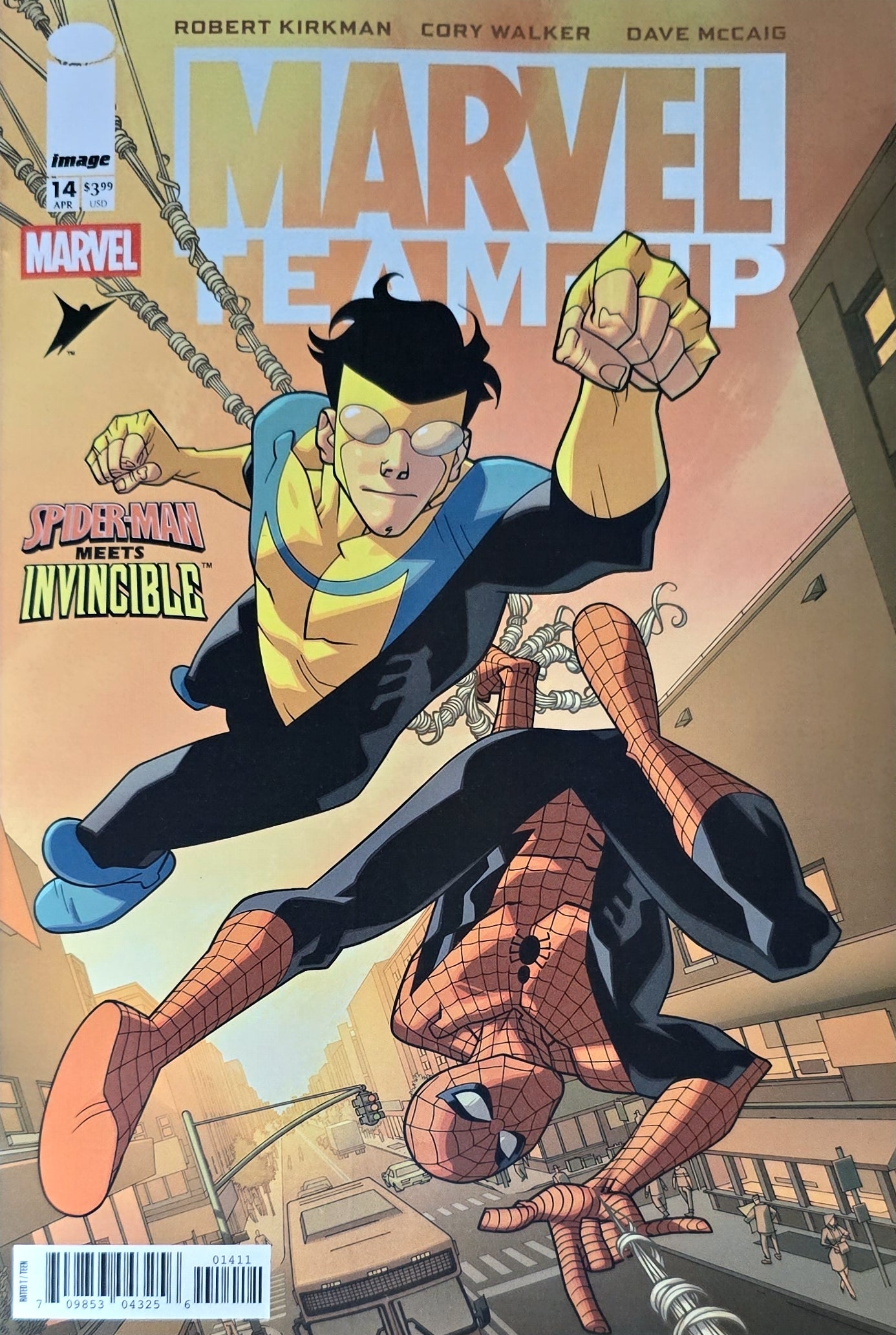 MARVEL TEAM UP #14 SPIDERMAN & INVINCIBLE FOIL VARIANT