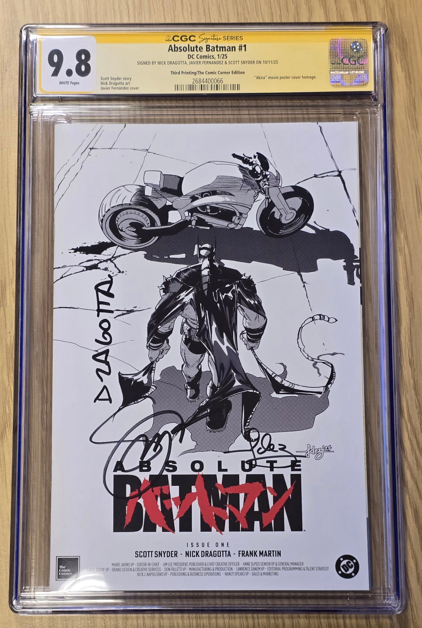 ABSOLUTE BATMAN #1 JAVI FERNANDEZ AKIRA HOMAGE SKETCH VARIANT LIMITED TO 2000 COPIES CGC TRIPLE SS 9.8 SIGNED BY FERNANDEZ, DRAGOTTA & SNYDER