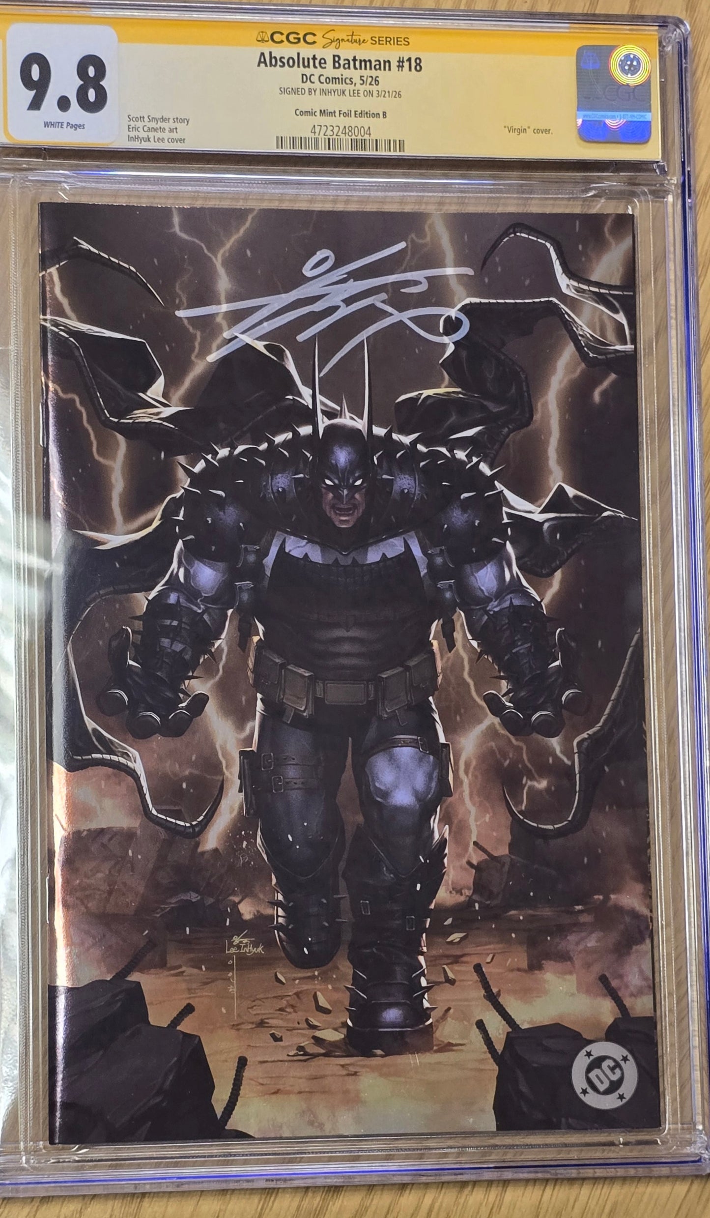 ABSOLUTE BATMAN #18 INHYUK LEE MEGACON SPOT FOIL VIRGIN VARIANT LIMITED TO 800 COPIES CGC SS 9.8